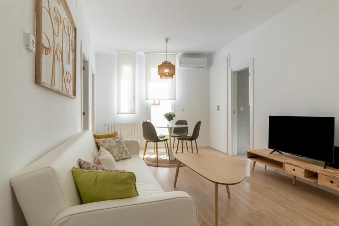 2 Bedrooms 2 Bathrooms Furnished - Retiro - Refurbished - Mintystay Madrid Buitenkant foto